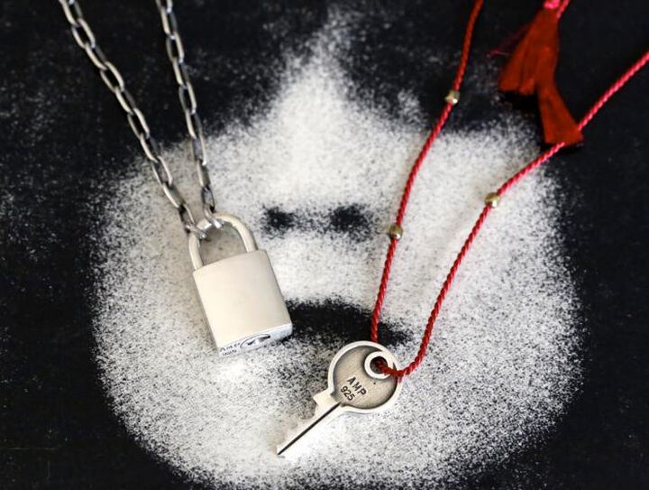 8AH-184 Padlock Necklace with Key,, medium