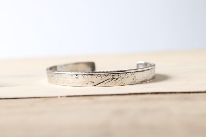 BR-8467 IKE DOLLAR BANGLE,, medium