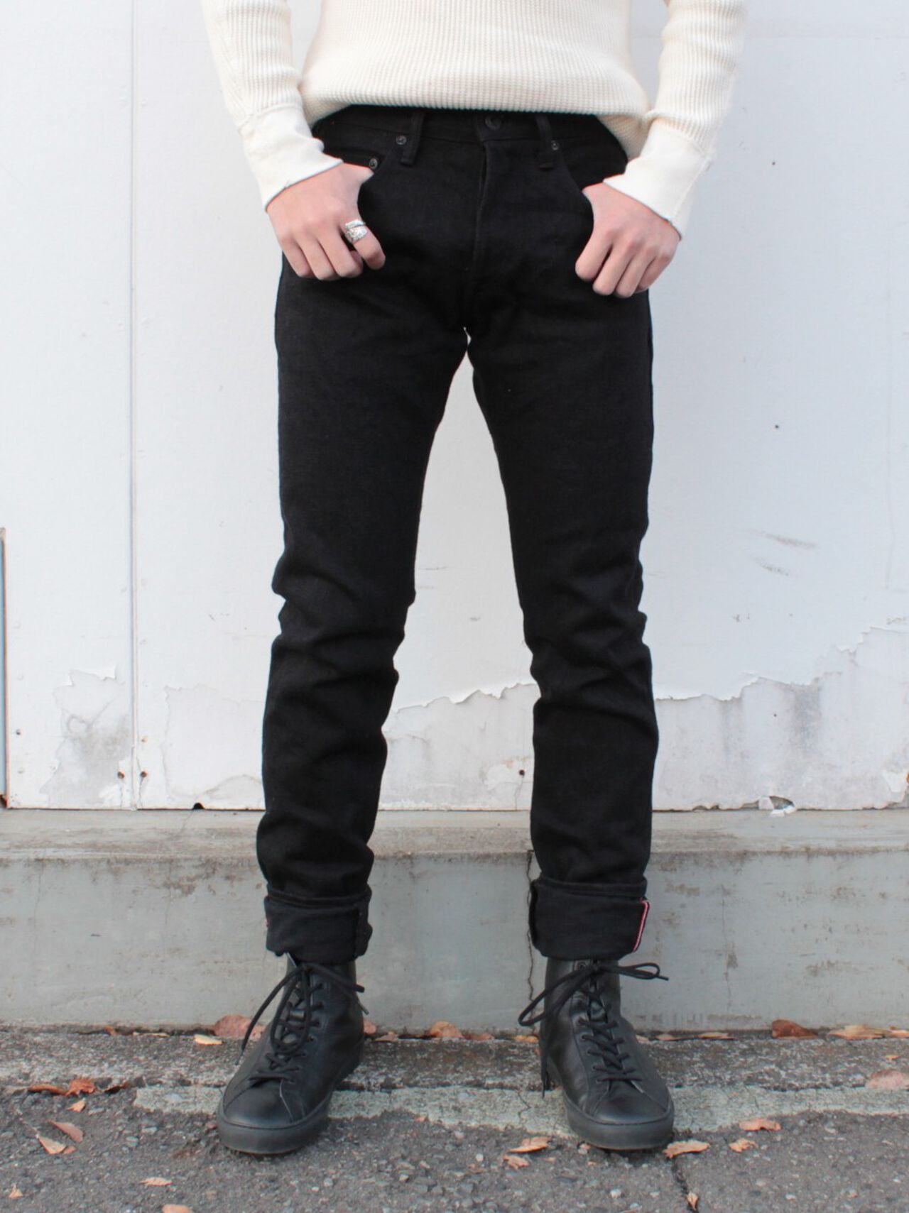 ONI-622ZR-BKBK 20oz Secret Black Denim Relax Tapered