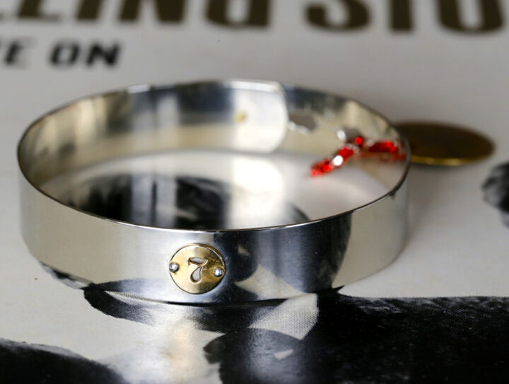 8AM-167 Solid Bangle narrow '7',, medium